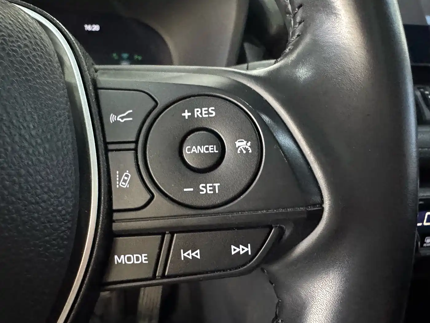 Toyota Wildlander 2022 2.0L CVT FWD Luxury PLUS Edition фото 16