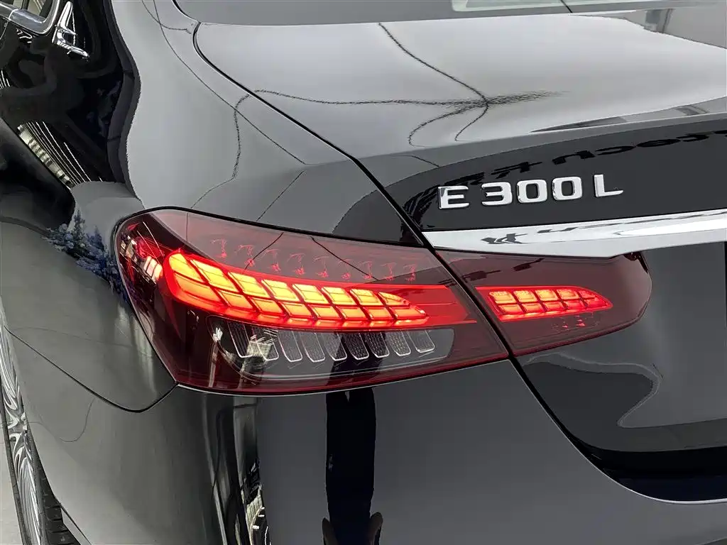 Mercedes-Benz E-Class 2023 E 300 L Fashion фото 32
