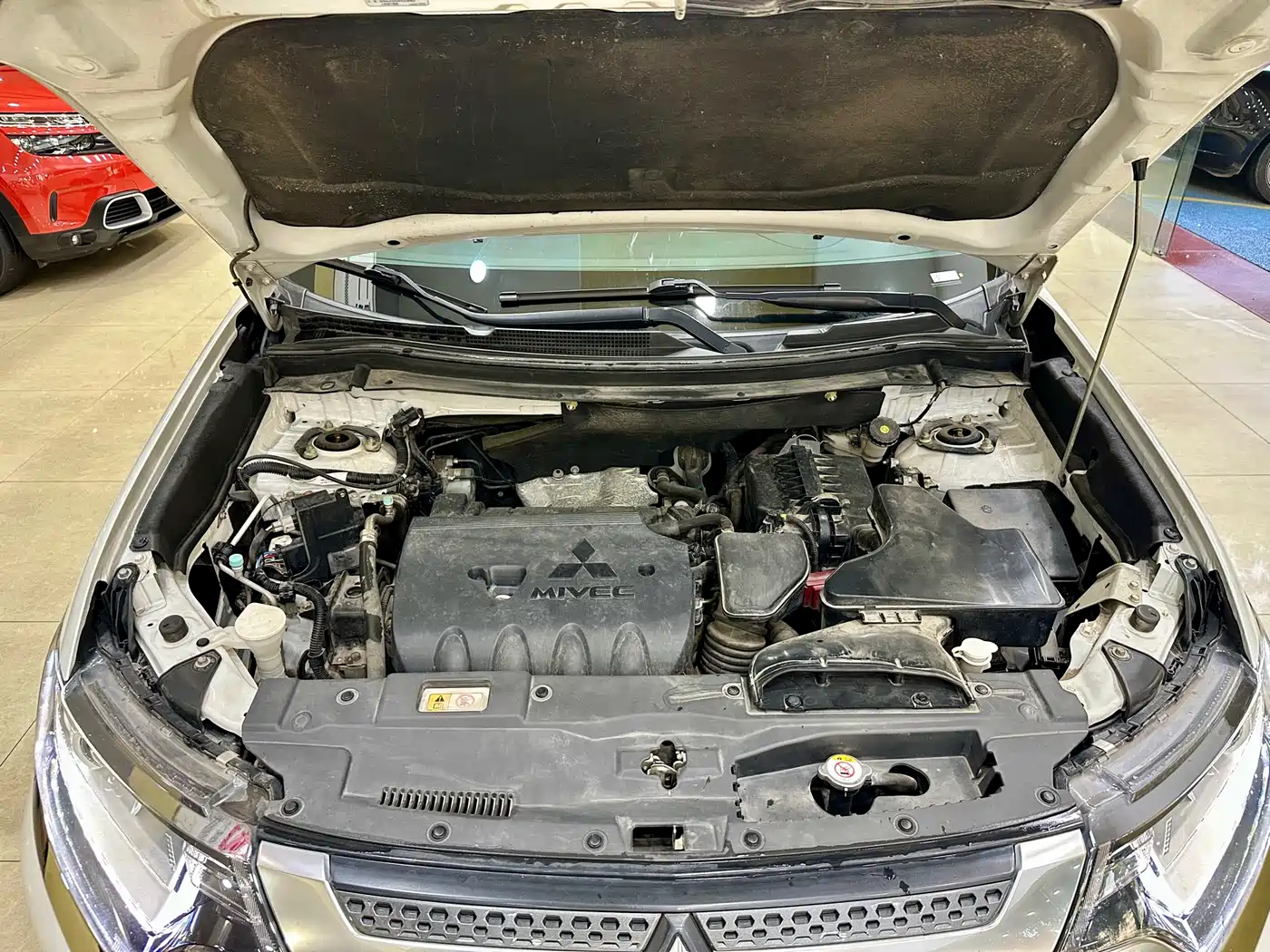 MITSUBISHI OUTLANDER