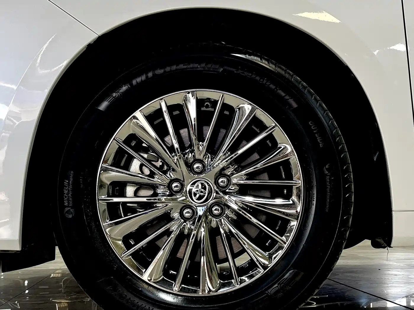 Toyota Alphard 2020 Hybrid 2.5L Premium Edition фото 7