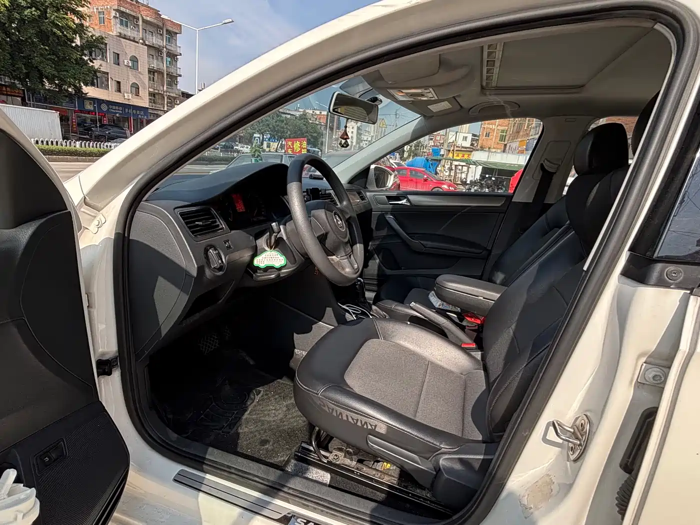 Volkswagen Santana 2015 1.6L Automatic Comfort Edition фото 4