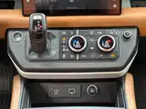 Photo 12 - Land Rover Defender