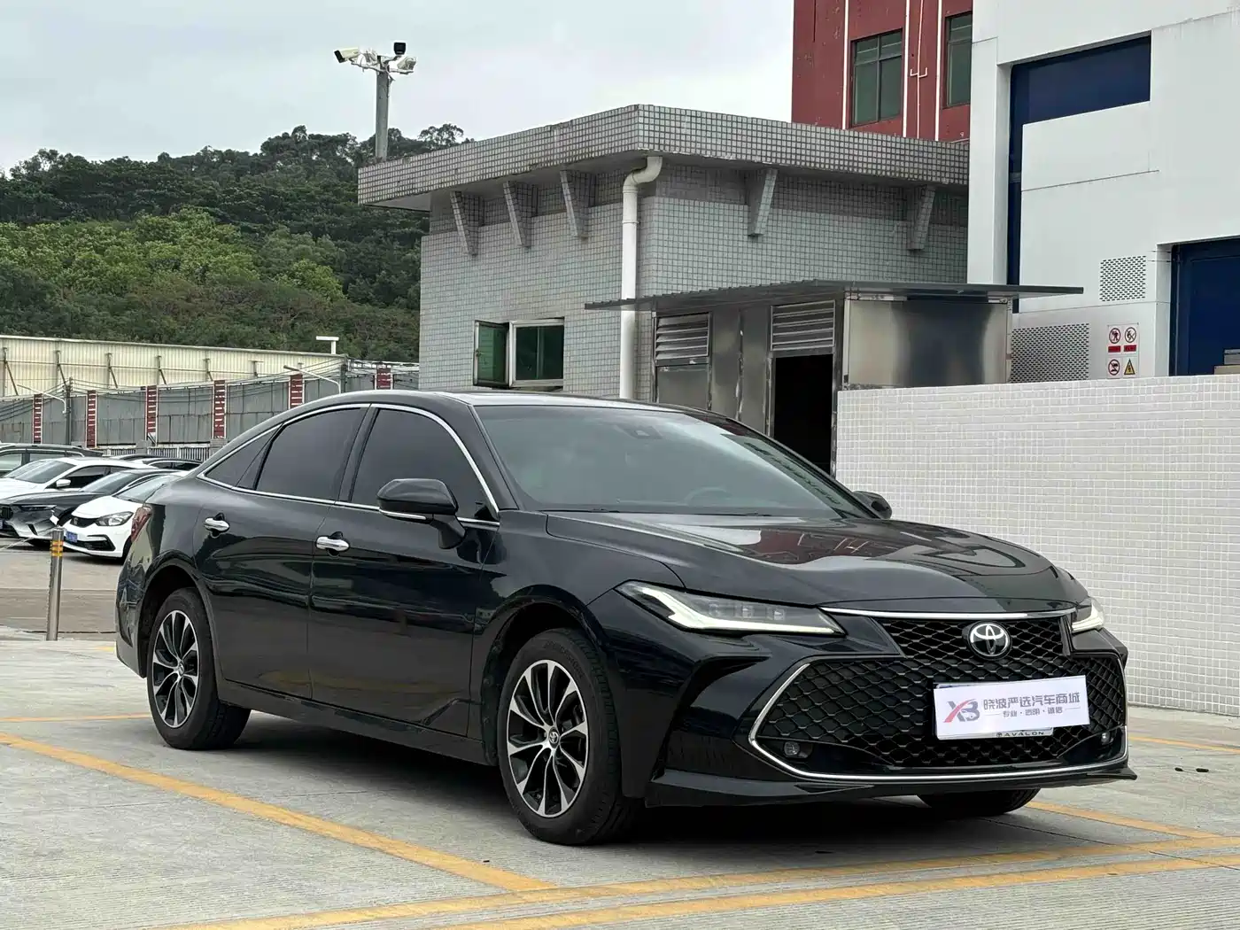 Toyota Avalon 2023 2.5L Luxury Edition фото 3