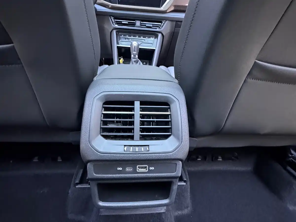 Volkswagen Tharu 2022 280TSI FWD Luxury Edition фото 15
