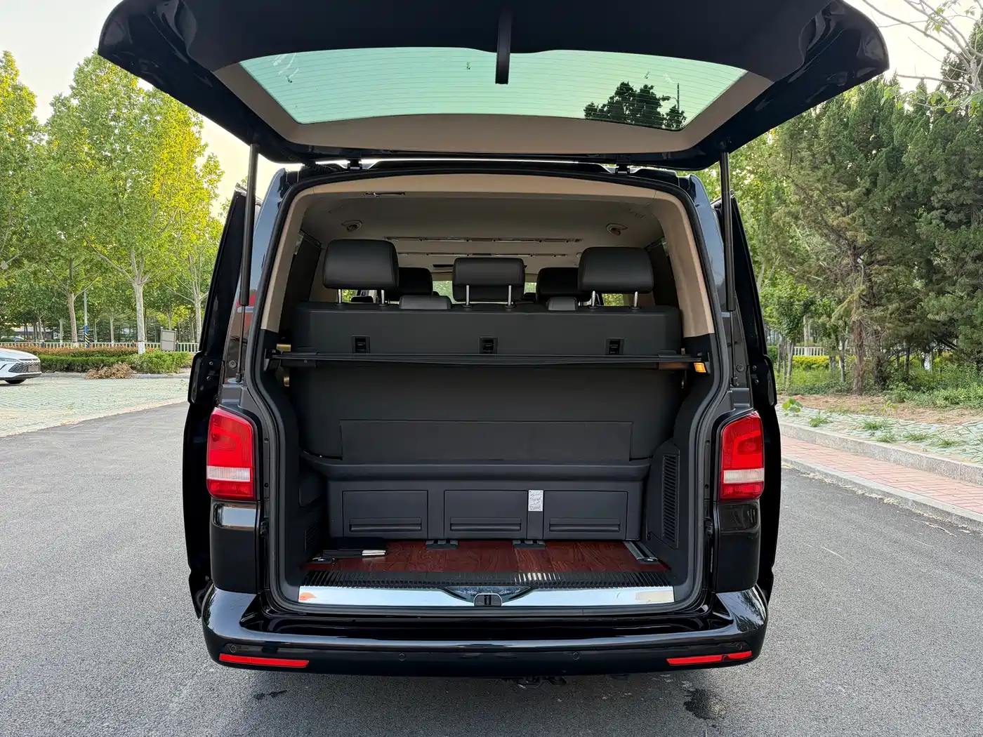 Volkswagen Multivan 2012 2.0TSI 4WD Premium фото 22