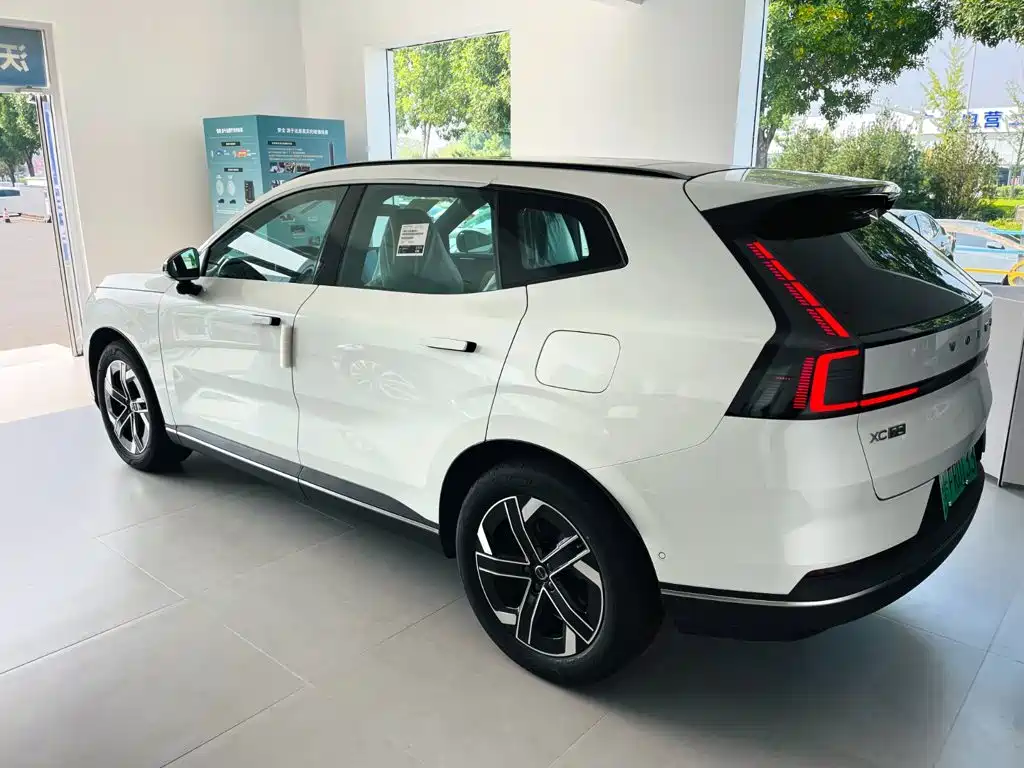 صورة 4 - Volvo XC70 Plug-in Hybrid