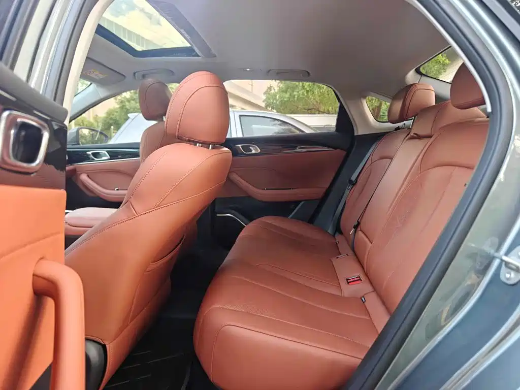 Geely Emgrand 2026