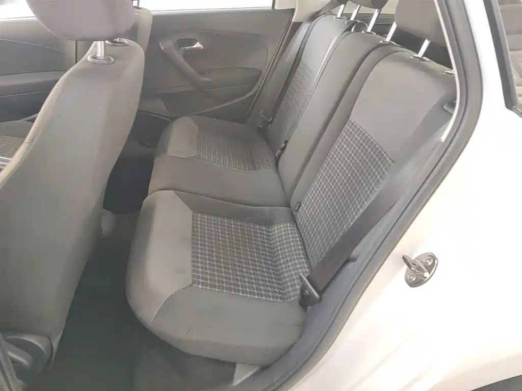 Volkswagen Polo 2016 1.6L Automatic Comfort фото 17