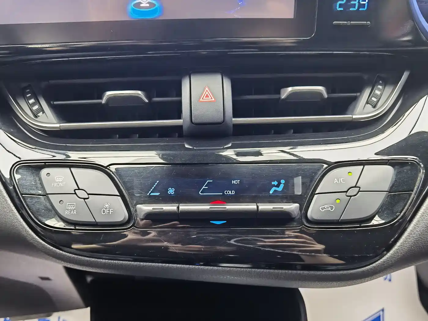 Toyota C-HR 2020 Model 2.0L Leading фото 12