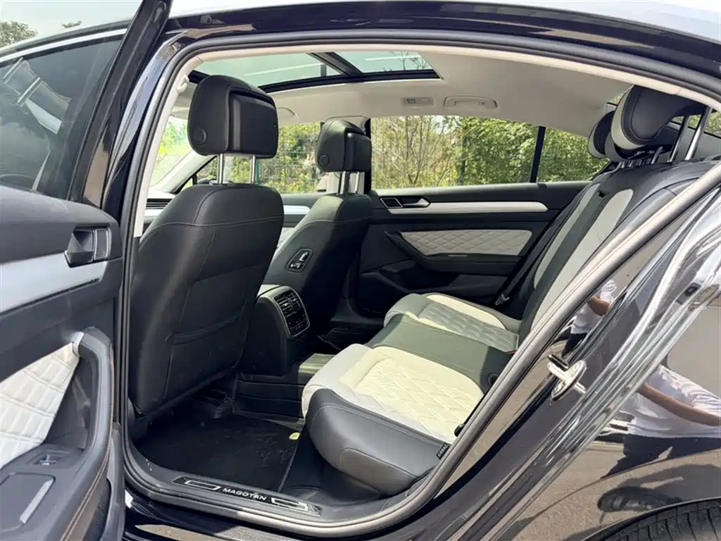 Volkswagen Magotan 2023 Model 2 Million Commemorative Edition 330TSI DSG Luxury фото 24