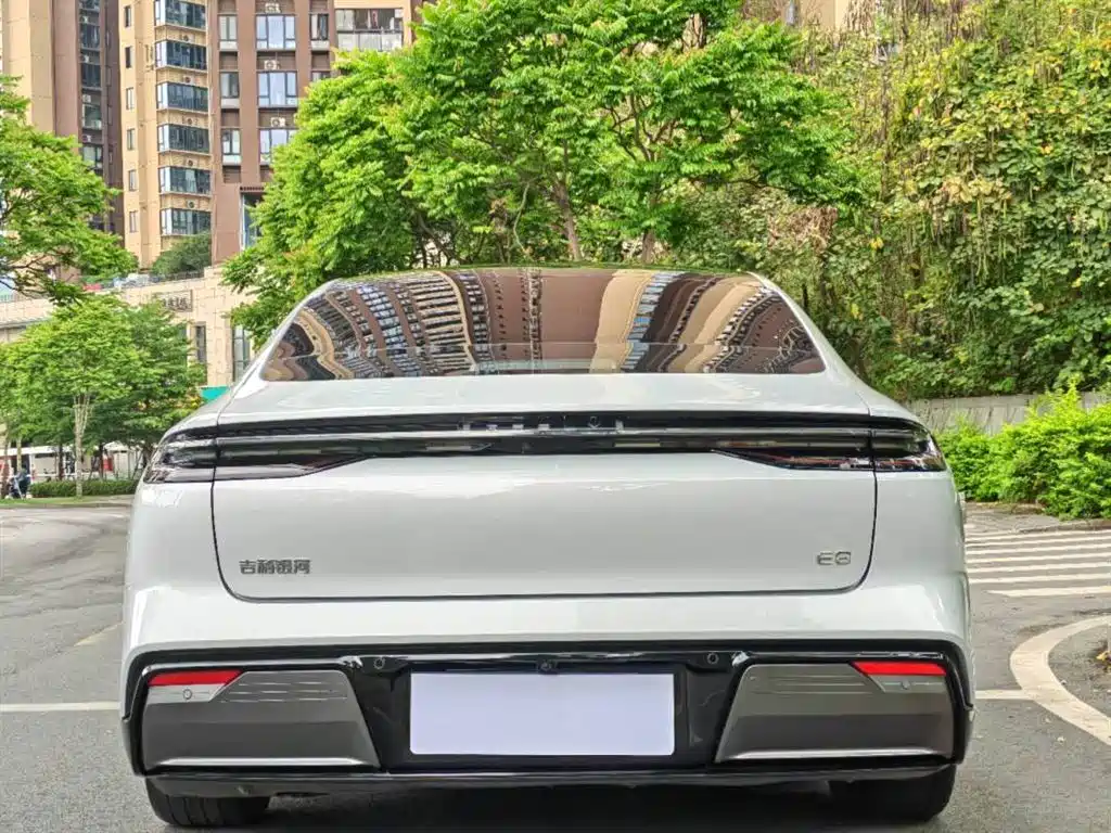 Geely Galaxy Galaxy E8 2025 700km Long Voyage Smart Drive Edition фото 4