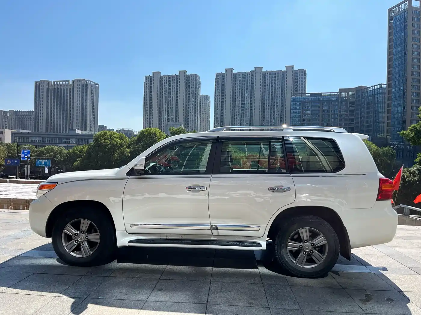 Toyota Land Cruiser (Import) 2015 4.6L V8 Middle East Limited Edition фото 7