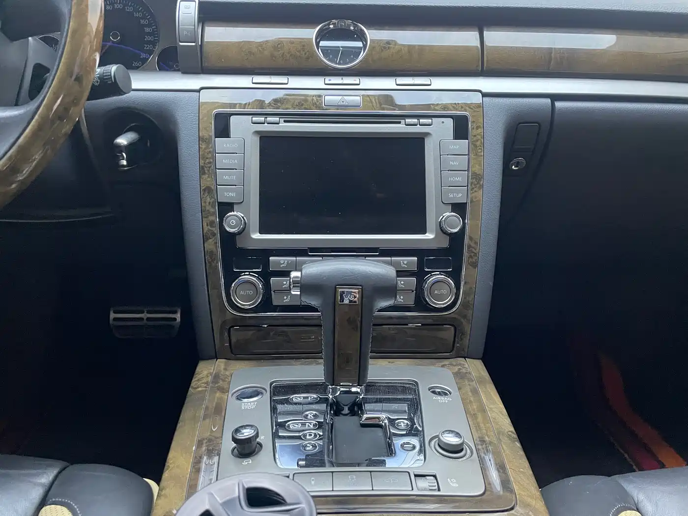 Volkswagen Phaeton 2009 Model 3.6L V6 5-seat Extended Luxury фото 20
