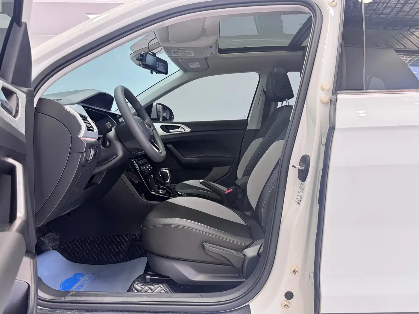 Volkswagen Tanying 2021 1.5L Automatic 30th Anniversary Edition фото 9