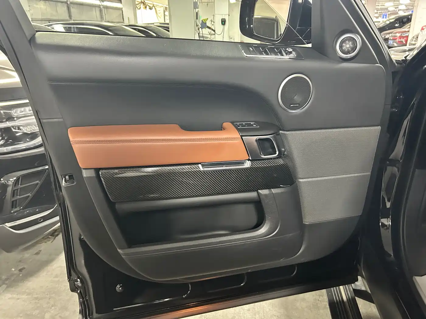 Land Rover Range Rover Sport 2016 Model 3.0 SC V6 HSE DYNAMIC фото 13