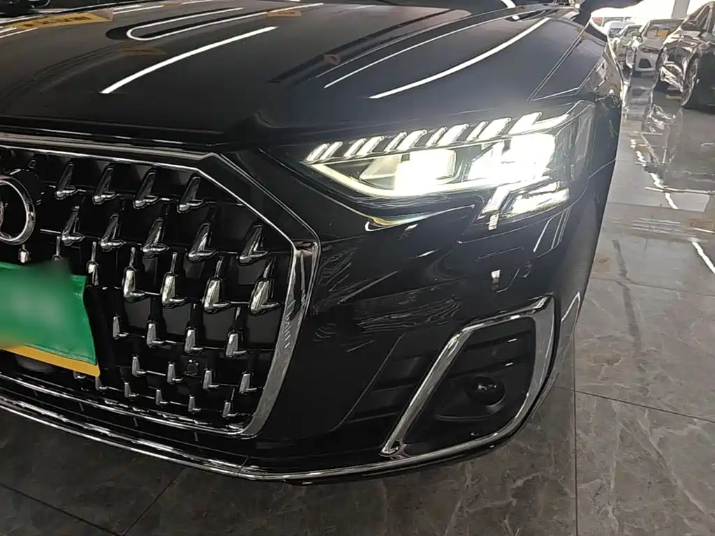 Фото 24 - Audi A8