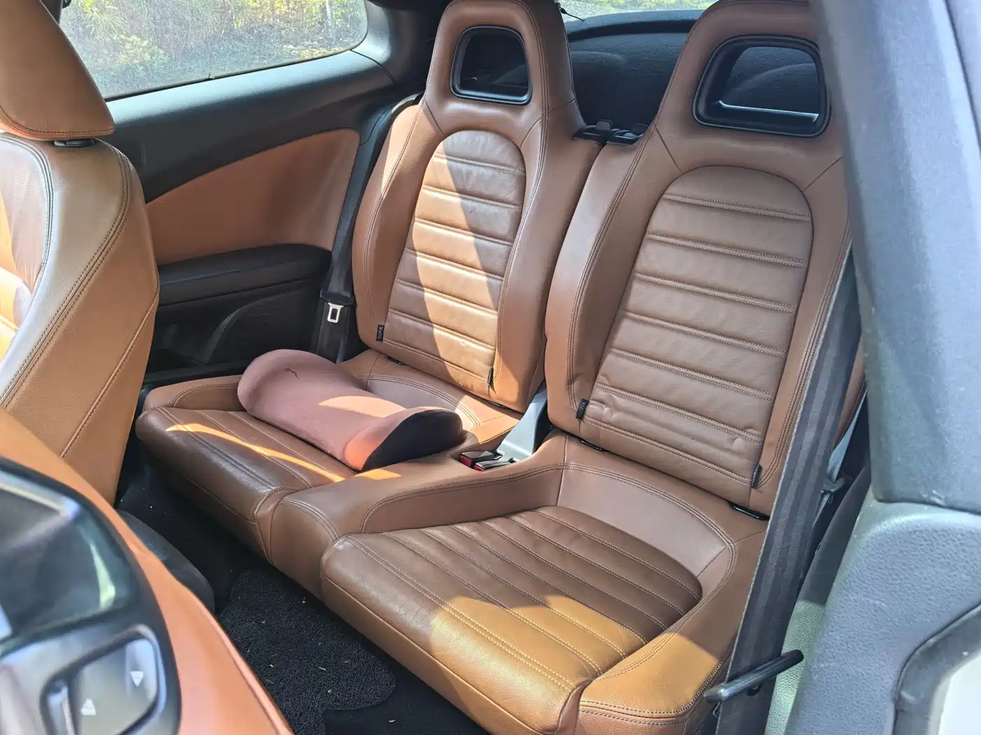 Volkswagen Scirocco 2010 2.0TSI Luxury Edition фото 6