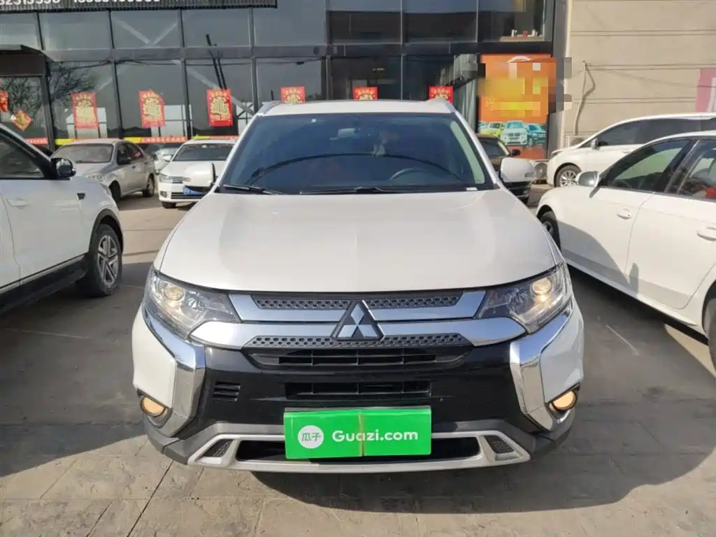 MITSUBISHI OUTLANDER