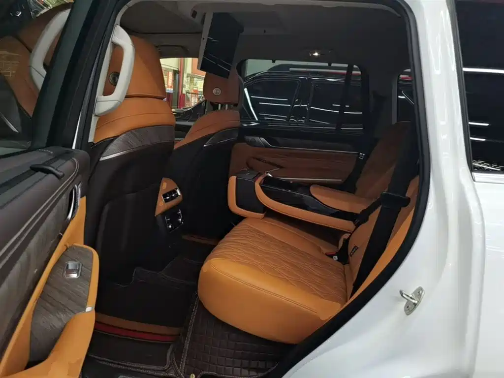 Tank 500 EV 2026 Hi4-T Smart Edition фото 17