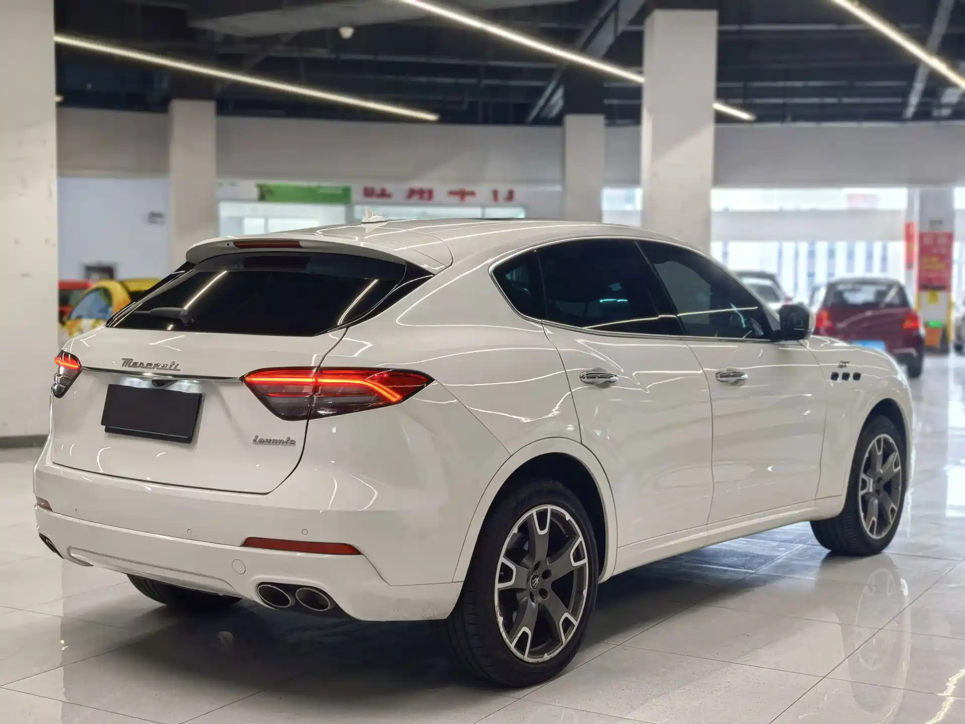 Photo 5 - Maserati Levante