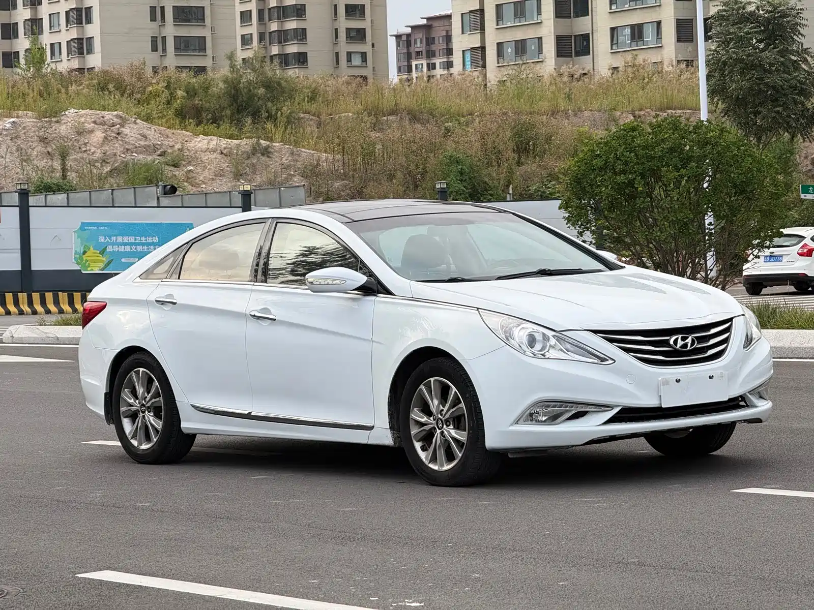 Photo 3 - Hyundai Sonata