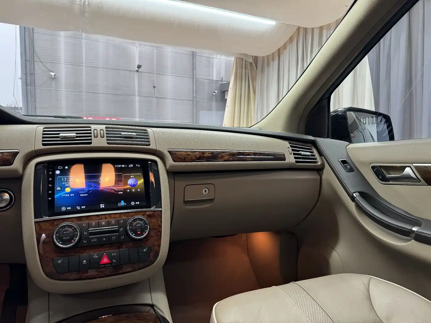 Mercedes-Benz R-Class 2011 R 350 L 4MATIC фото 18