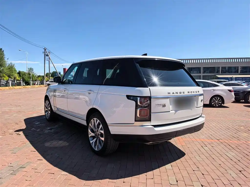 Land Rover Range Rover 2021 3.0 L6 Heritage Extended Classic Edition фото 7