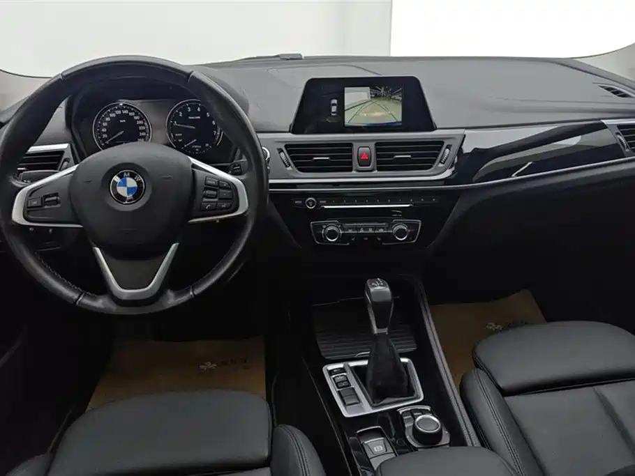 BMW 1 Series 2018 118i Sport Edition фото 12