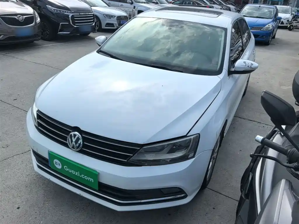 Volkswagen Sagitar 2015 1.6L Automatic Comfort