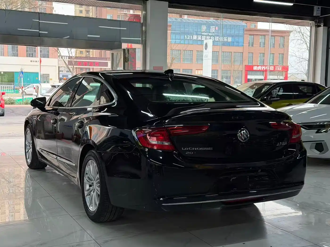 Buick LaCrosse 2018 Model 20T Elite Edition фото 4