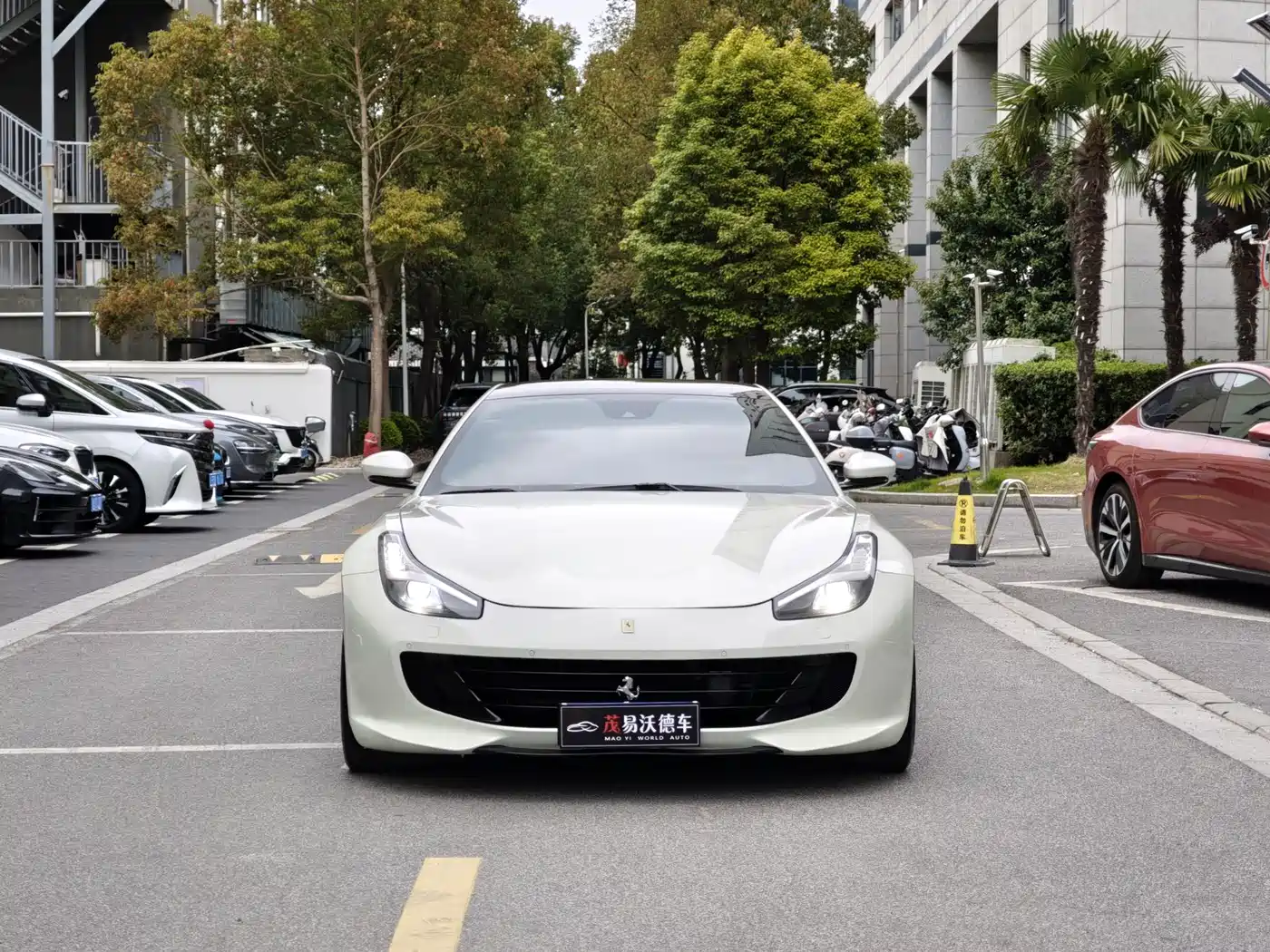 FERRARI GTC4LUSSO