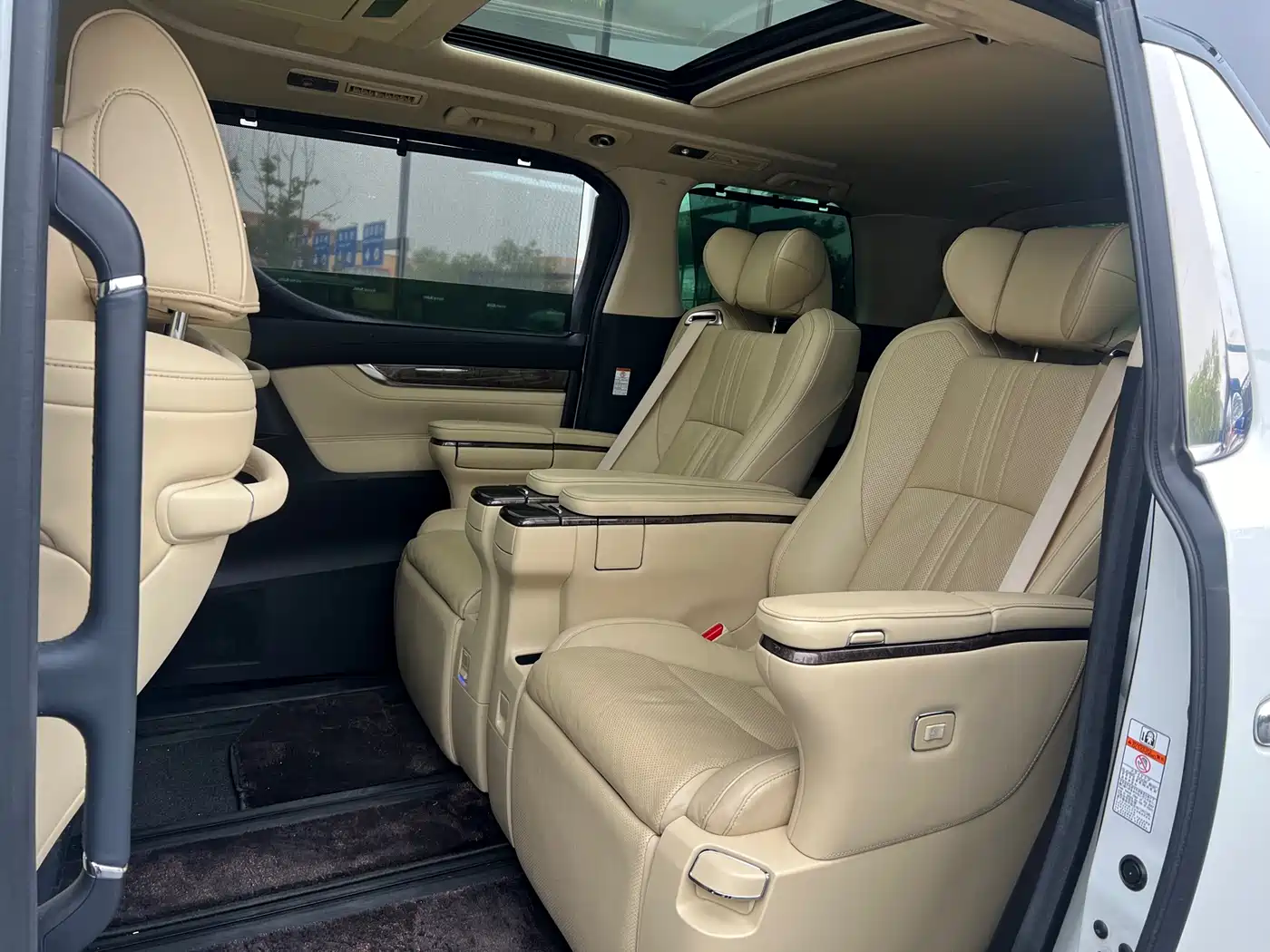 Toyota Alphard 2021 Hybrid 2.5L Ultimate фото 3