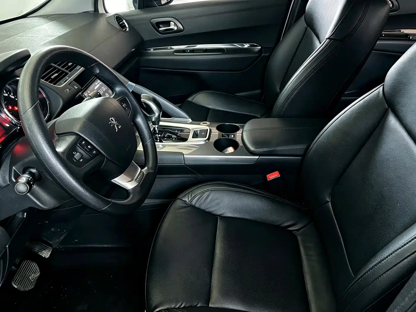 Peugeot 3008 2016 2.0L Automatic Classic Edition фото 12