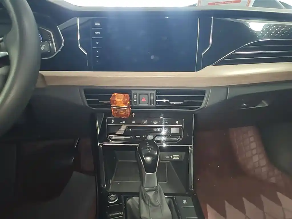 Volkswagen Passat 2020 Facelift 330TSI Luxury China VI фото 13