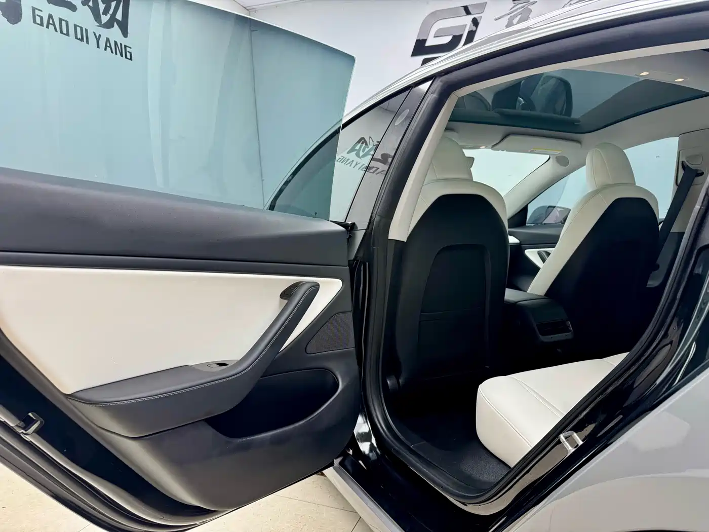 Photo 9 - Tesla Model 3