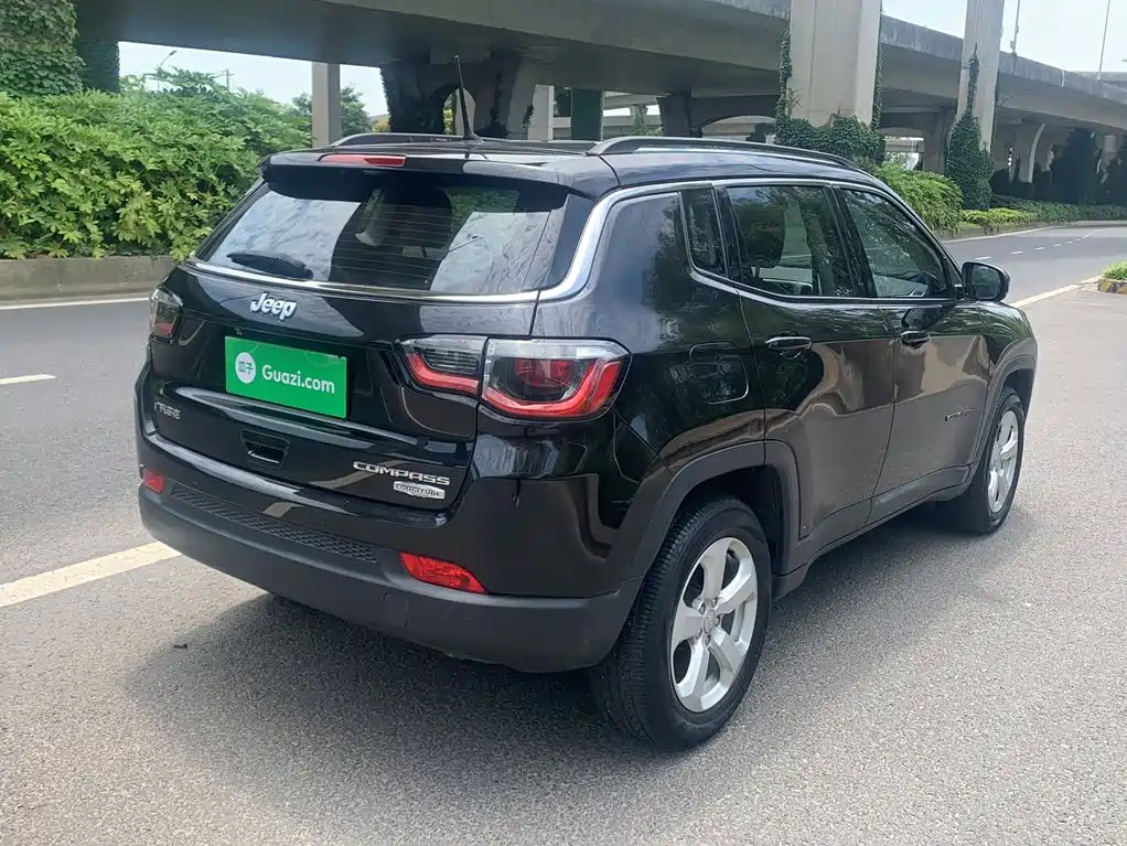 Фото 6 - Jeep Compass
