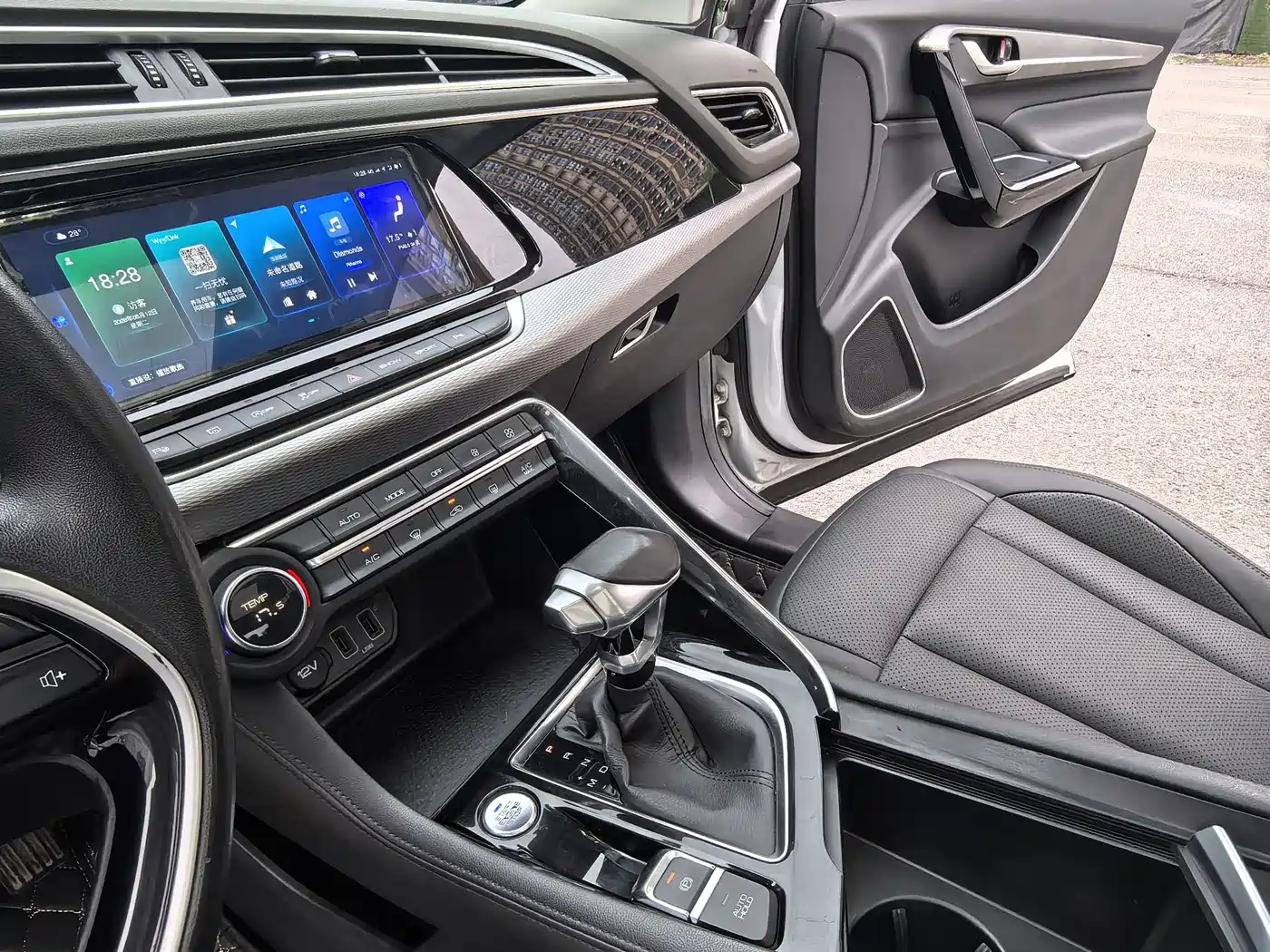 Dongfeng Aeolus Dongfeng Fengshen AX7 2020 2019 1.6T Auto AI Navigation Type China V