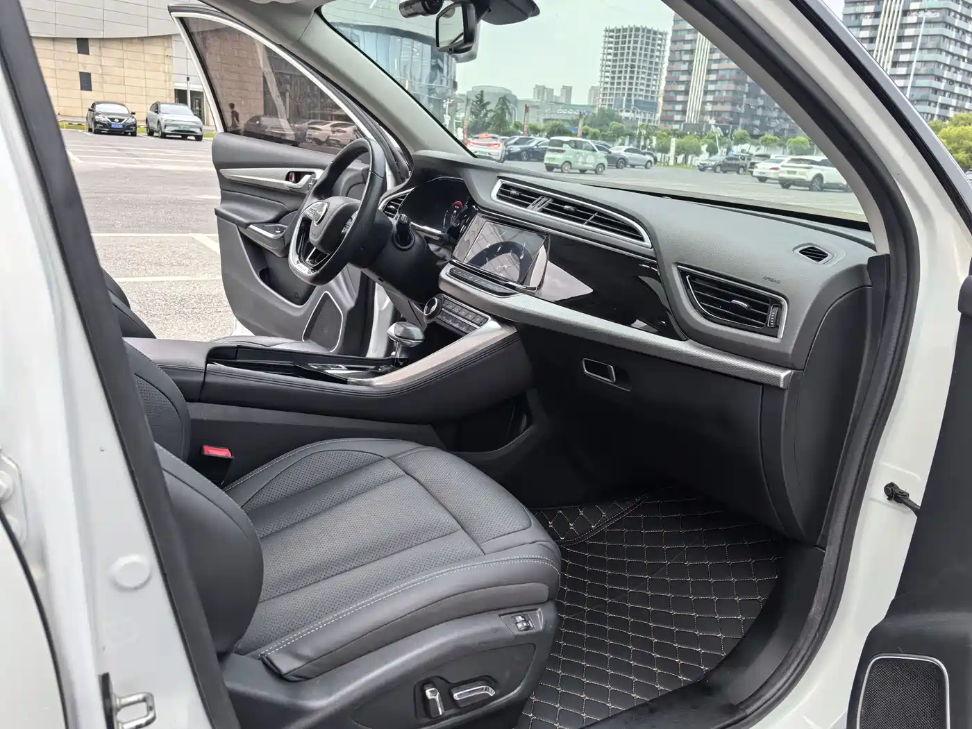 Dongfeng Aeolus Dongfeng Fengshen AX7 2020 2019 1.6T Auto AI Navigation Type China V