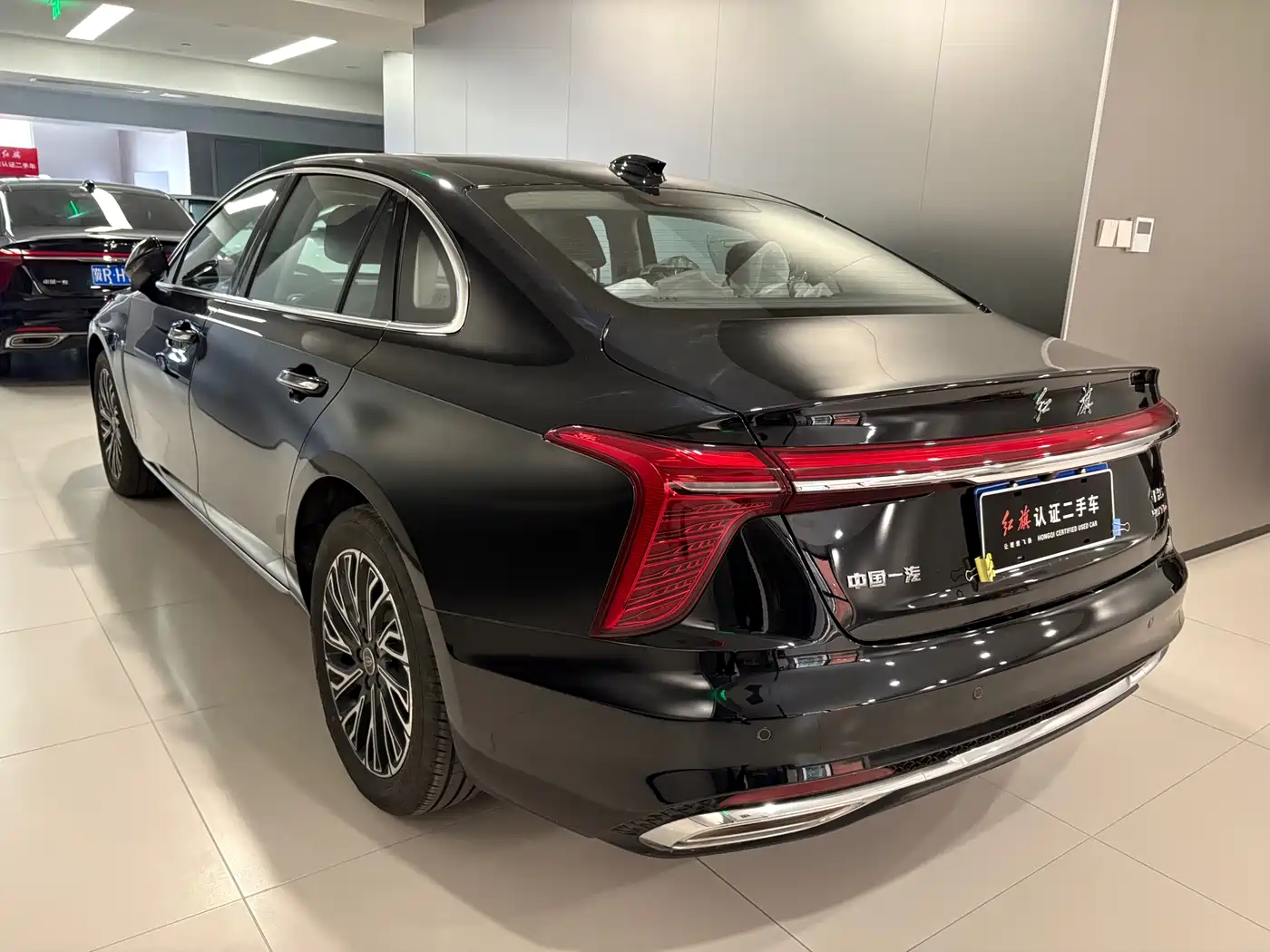 Hongqi H5 2025 2.0T Automatic Flag Celebration 500,000 Units Anniversary Edition фото 3
