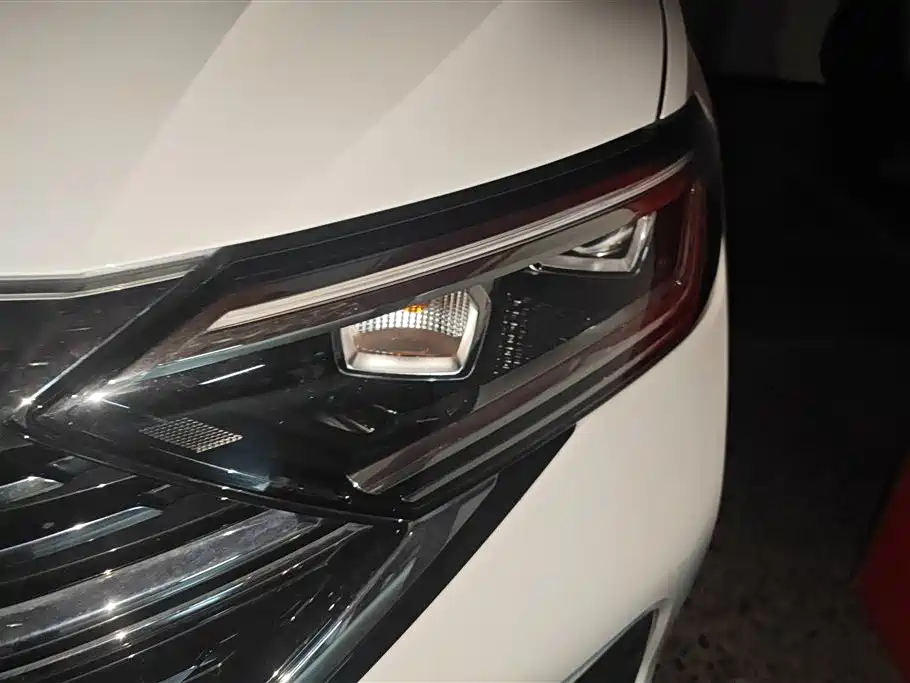 Volkswagen Sagitar 2023 300TSI DSG Surpassing Edition фото 5