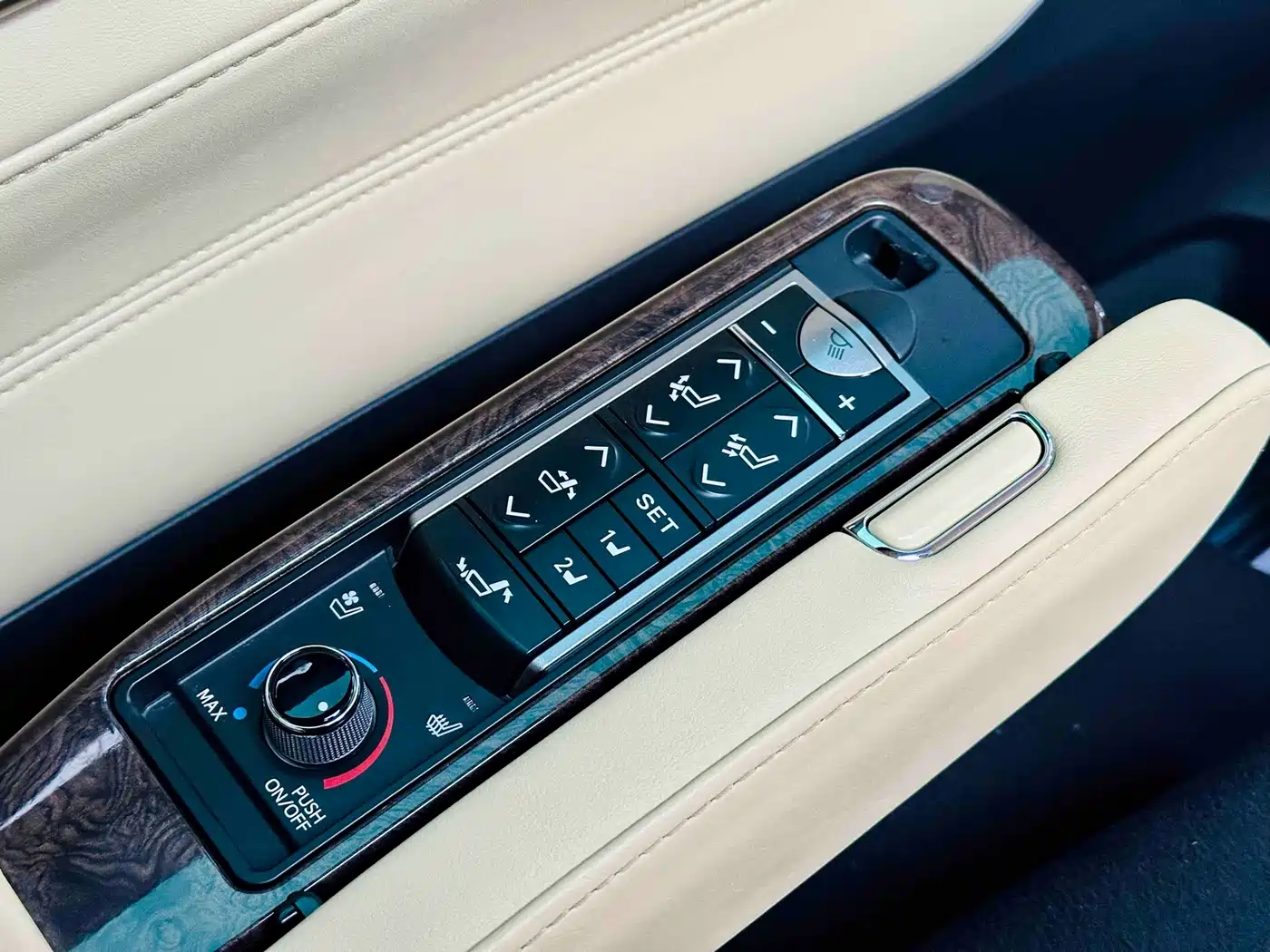 Toyota Vellfire 2020 Hybrid 2.5L Black Gold Limited Edition фото 16