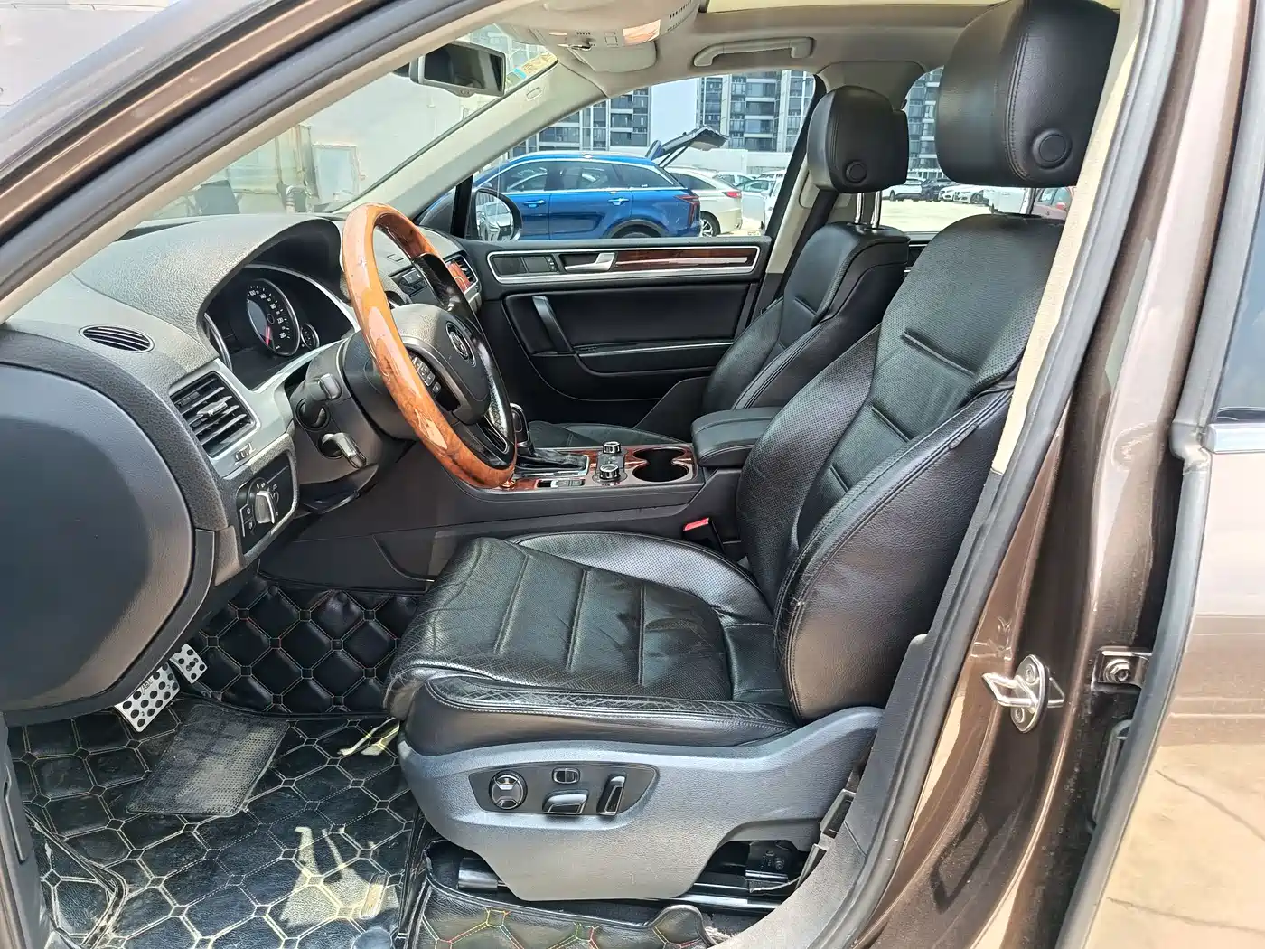 Volkswagen Touareg 2011 3.0TSI Comfort фото 7