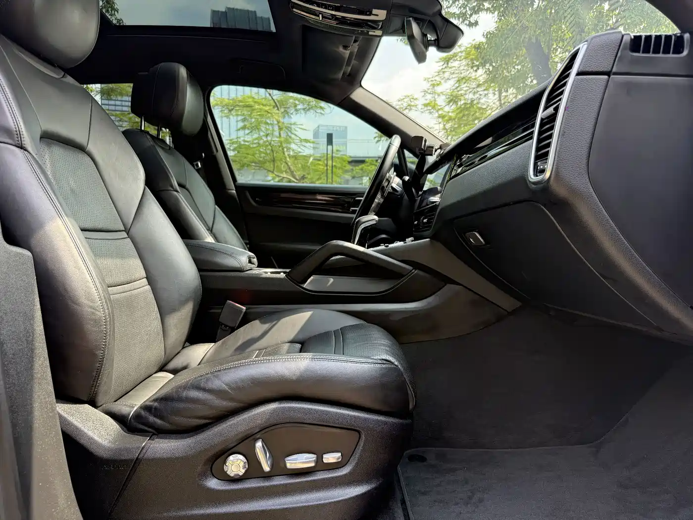 Photo 10 - Porsche Cayenne