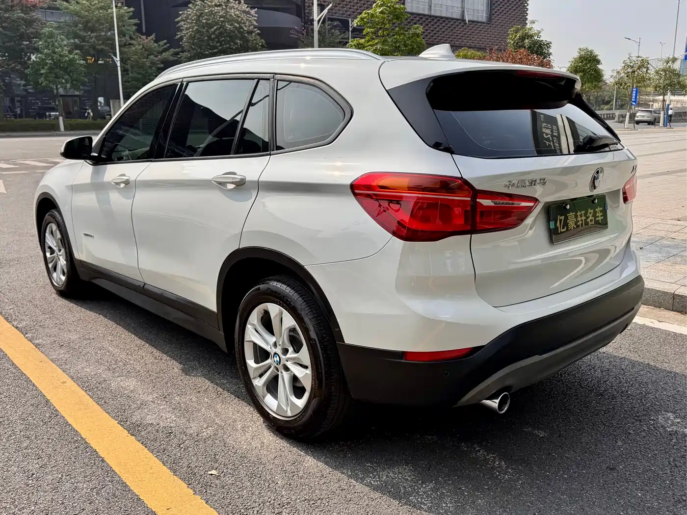 BMW X1 2016 sDrive18Li Premium Model фото 6