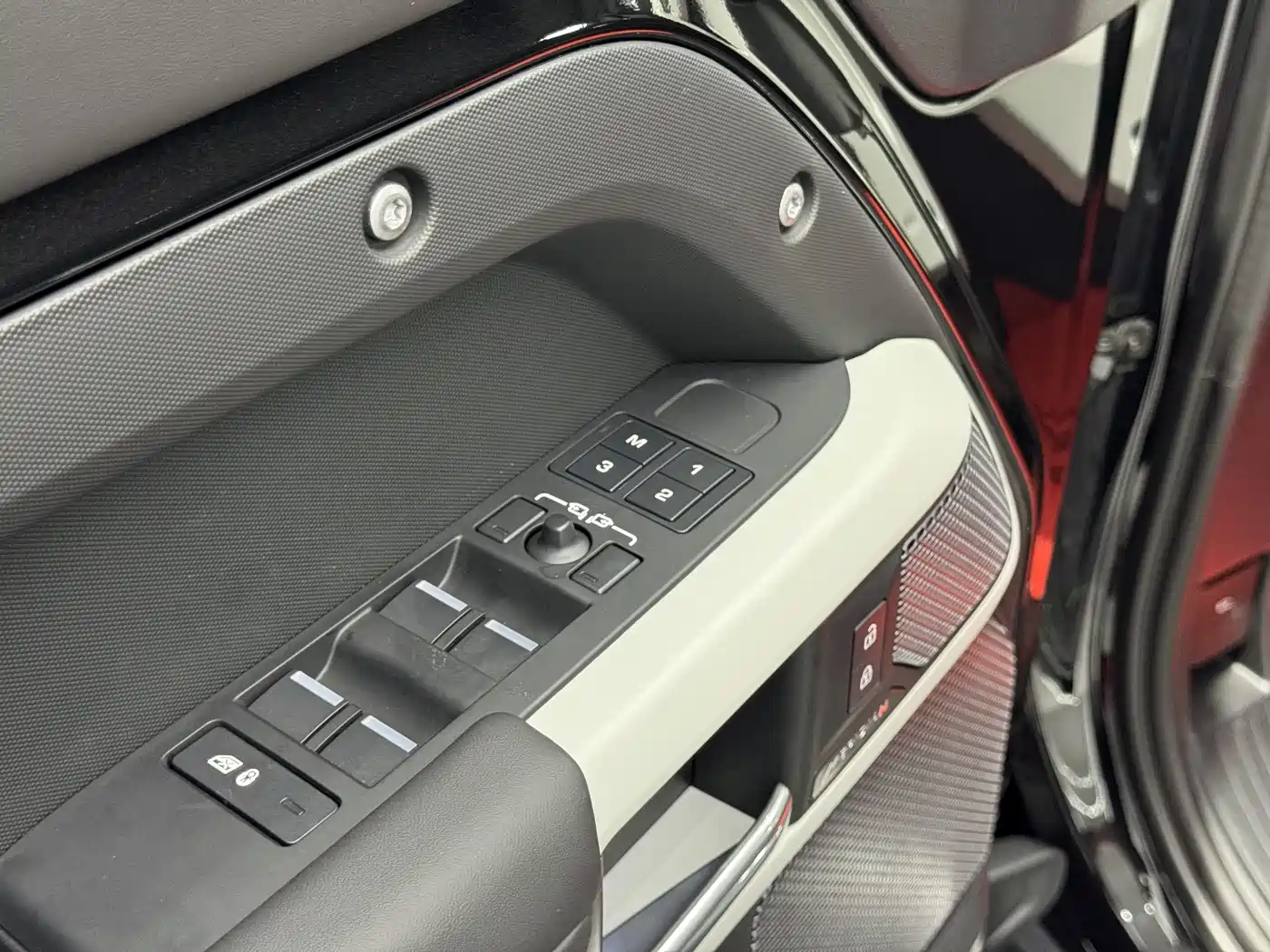 Land Rover Defender 2024 110 3.0T P400 Dark Special Edition фото 12