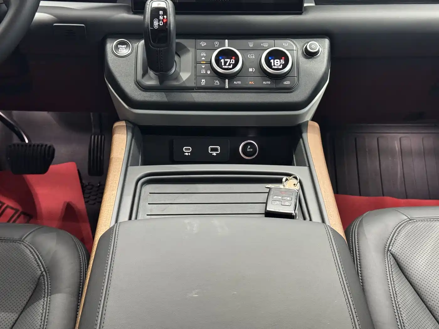 Land Rover Defender 2024 110 3.0T P400 Dark Special Edition фото 16