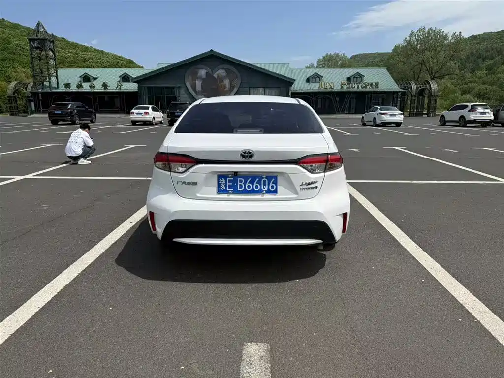 Toyota Levin 2021 Dual Hybrid 1.8H E-CVT Leading Edition фото 5
