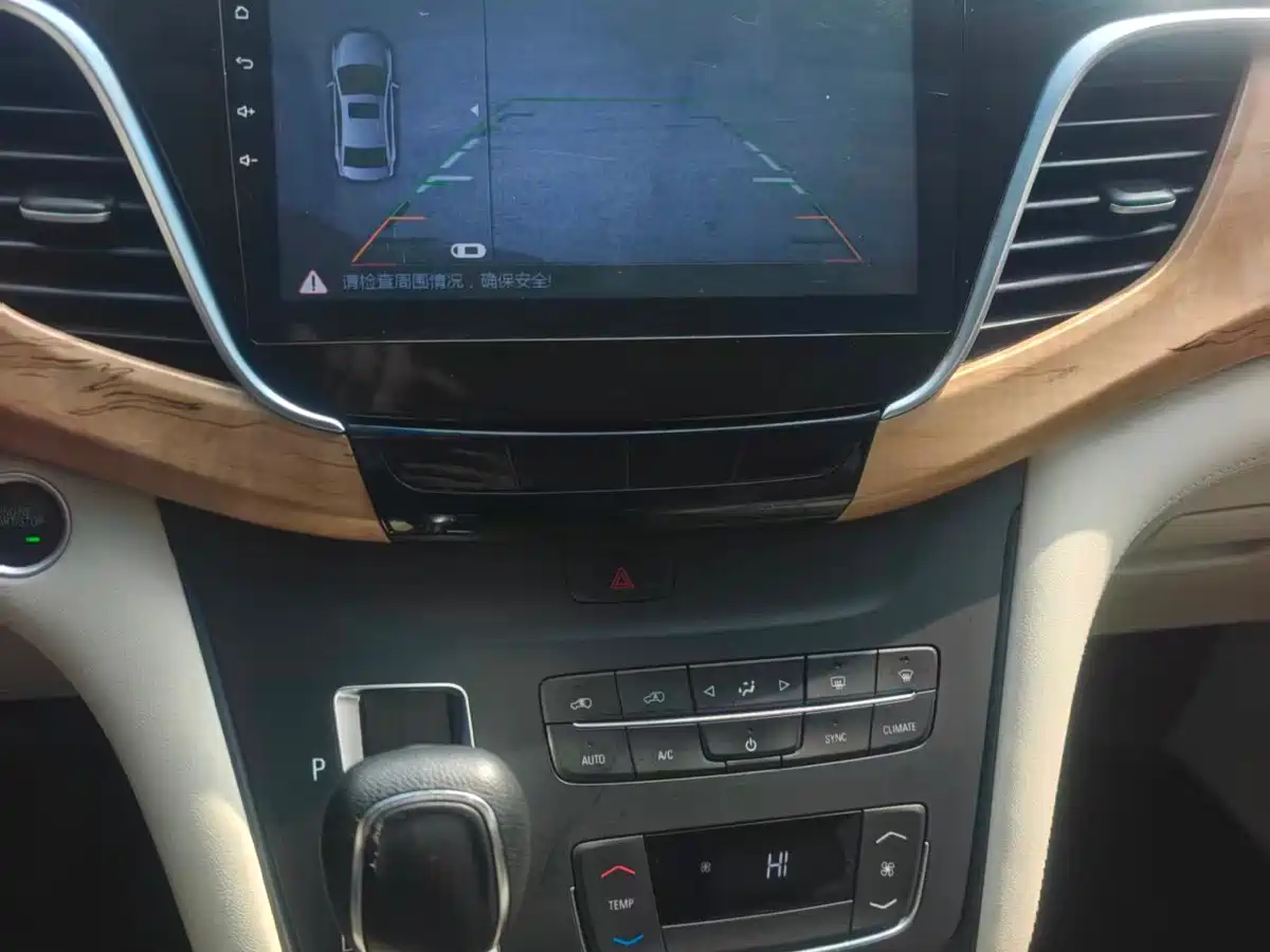 Фото 9 - Buick GL8