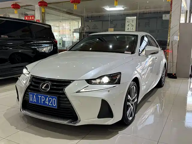 LEXUS IS