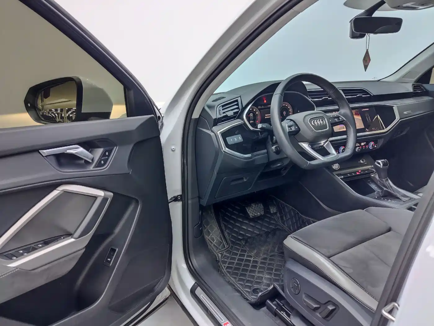 Audi Q3 2023 35 TFSI Fashion Dynamic (1.4T) фото 12